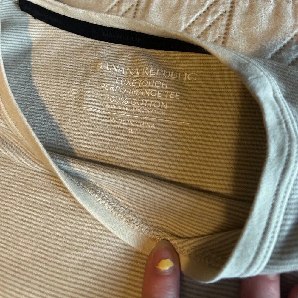 Banana Republic Luxe Performance Tee Mens‎ XL Beige White Micro Stripe Cotton